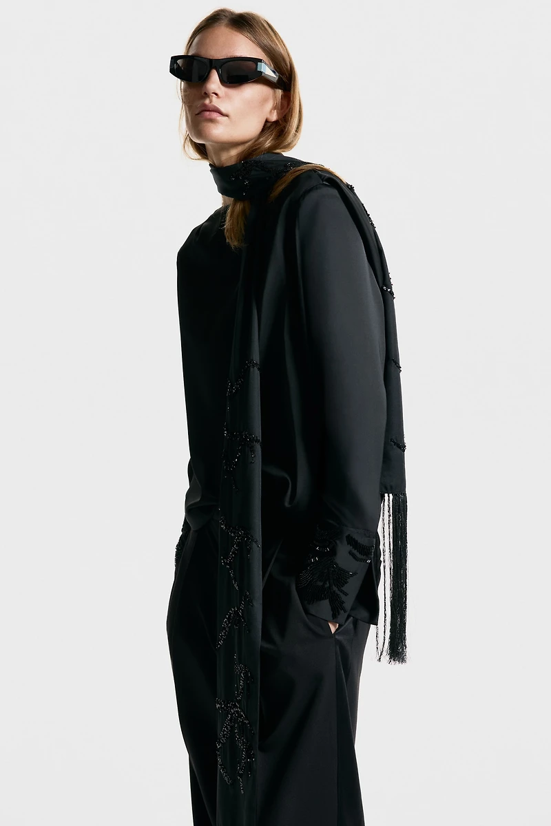 Blouse à dos bénitier avec perles de fantaisie