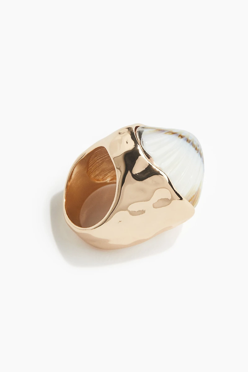 Asymmetric ring