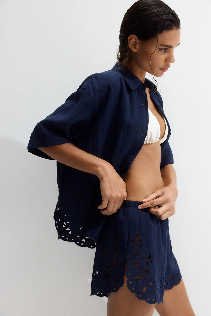 Chemise de plage avec broderie anglaise