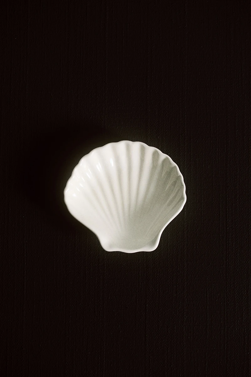Shell-Shaped Mini Plate