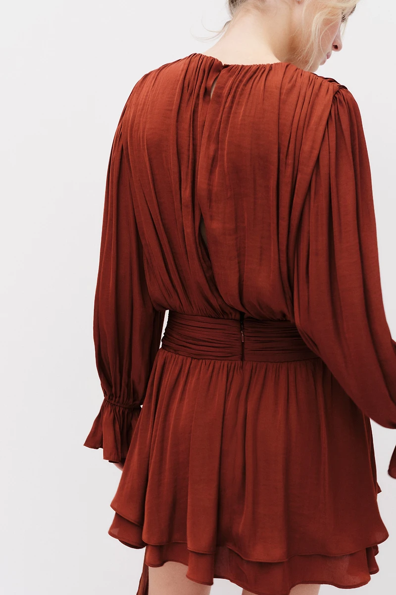 Robe drapée avec détail noué