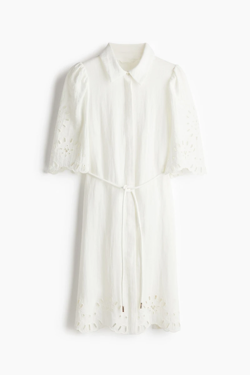 Robe avec broderie anglaise