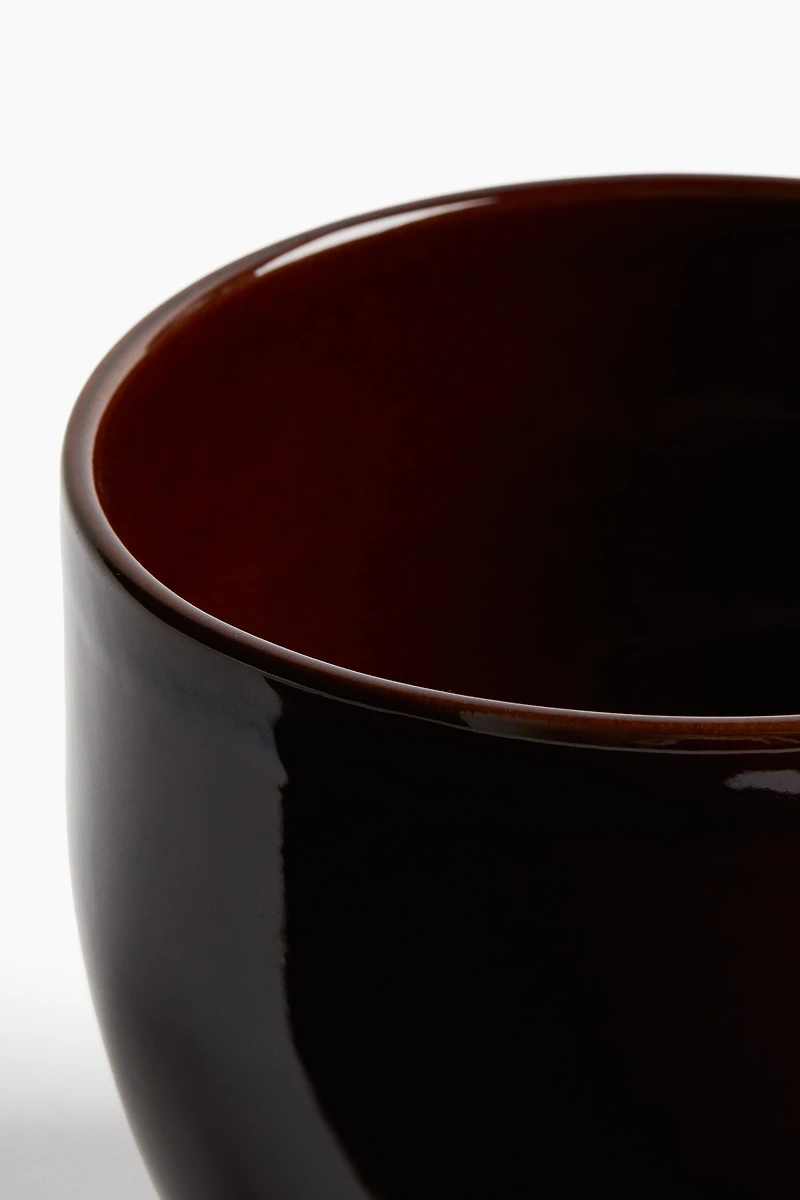 Pot de fleurs en terre cuite avec soucoupe