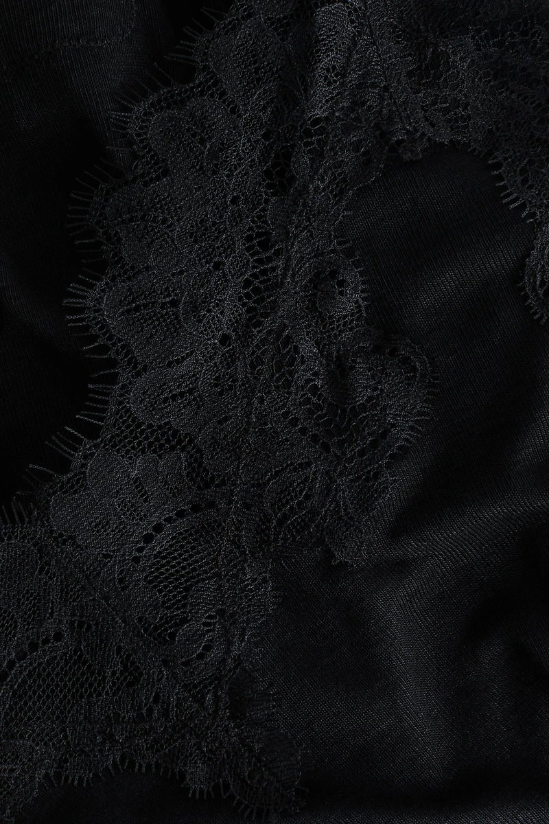 Nuisette avec dentelle