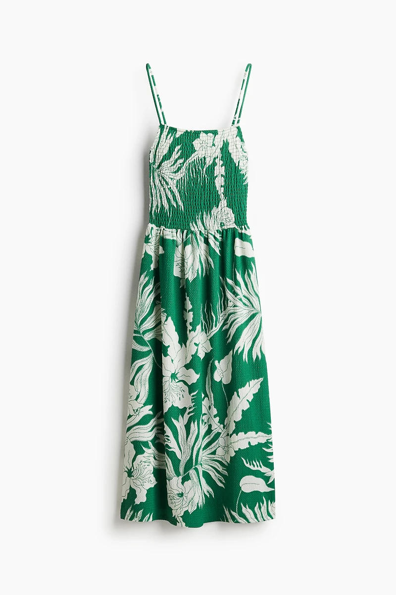 Robe smockée avec bretelles fines