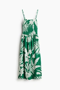 Robe smockée avec bretelles fines