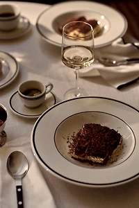 Lot de 2 assiettes creuses en porcelaine