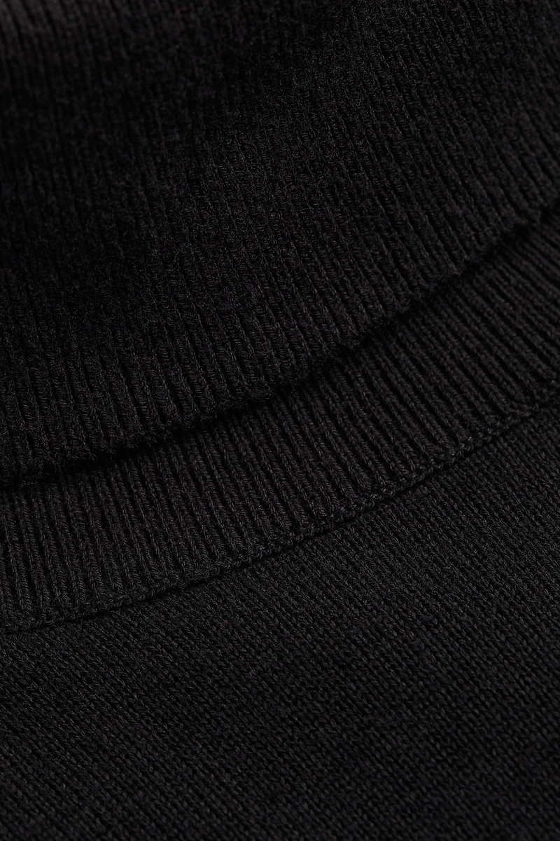 Slim Fit Fine-knit Turtleneck Sweater