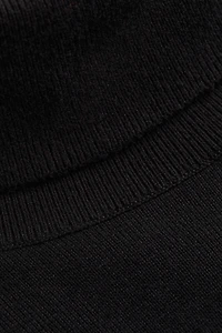 Slim Fit Fine-knit Turtleneck Sweater