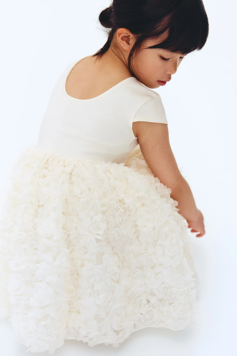 Robe avec appliqués floraux