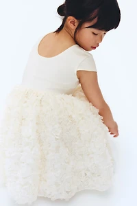 Robe avec appliqués floraux