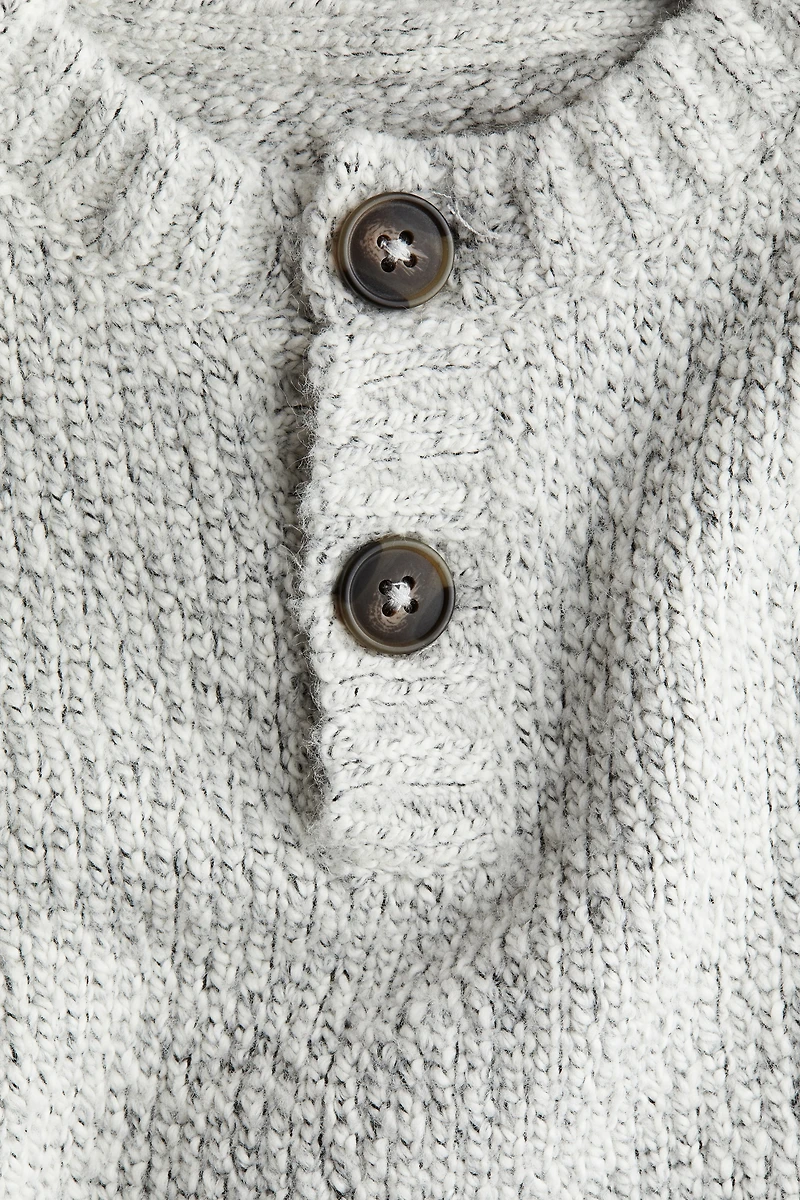 Chandail à encolure boutonnée