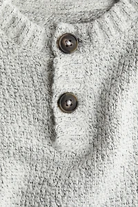 Chandail à encolure boutonnée