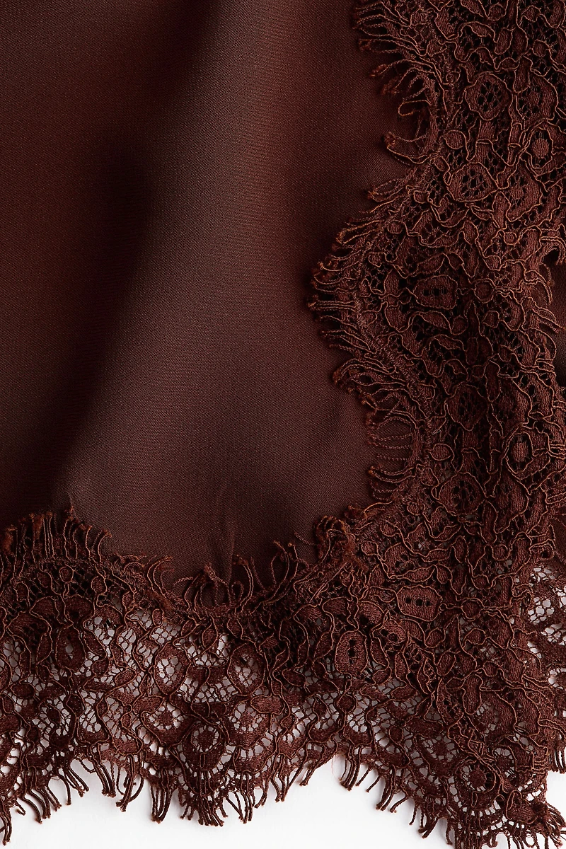 Haut à bretelles fines avec dentelle