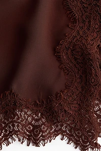 Haut à bretelles fines avec dentelle