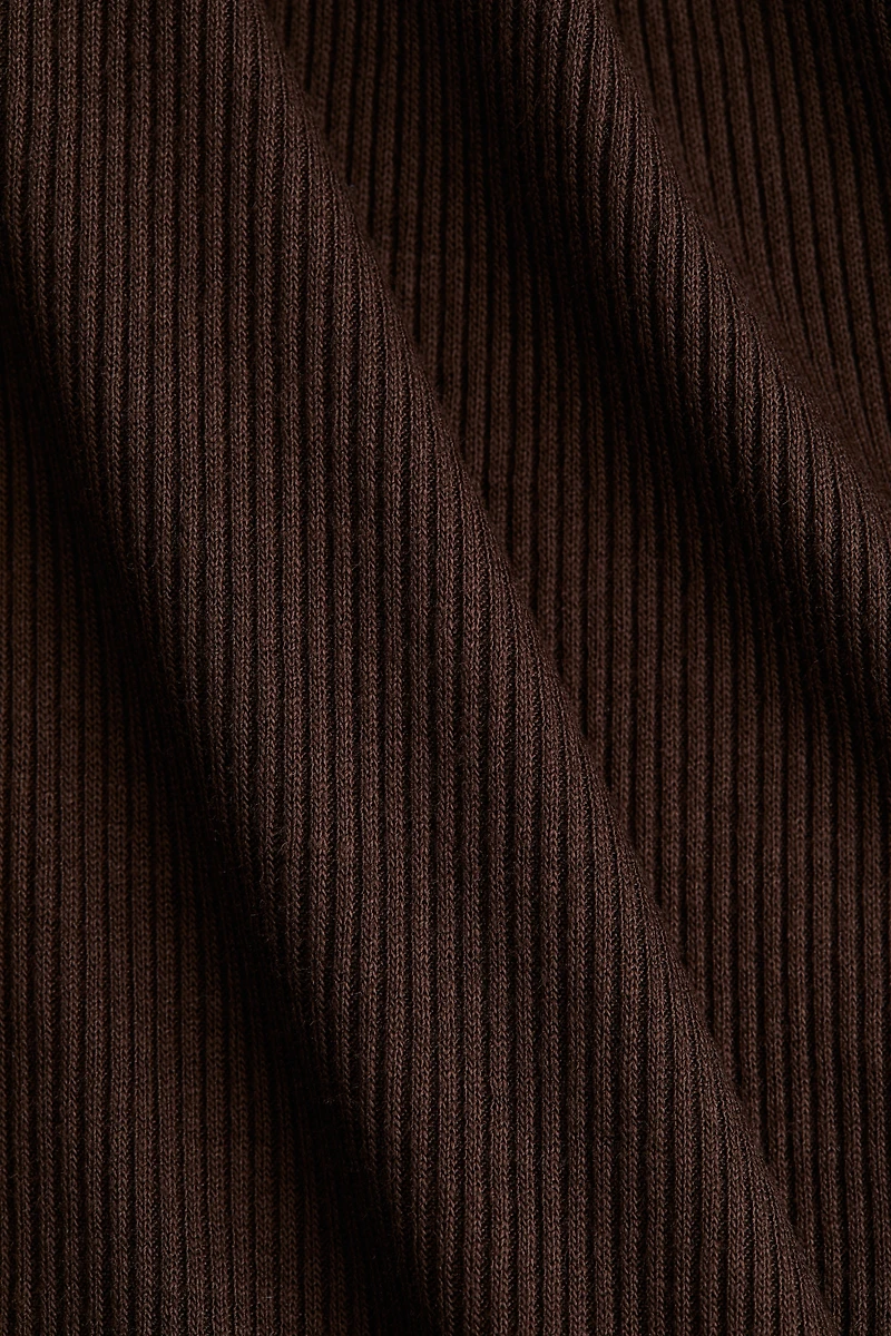Robe MAMA à fines bretelles en tricot côtelé