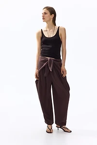 Pantalon à jambes tonneau avec détail nouer
