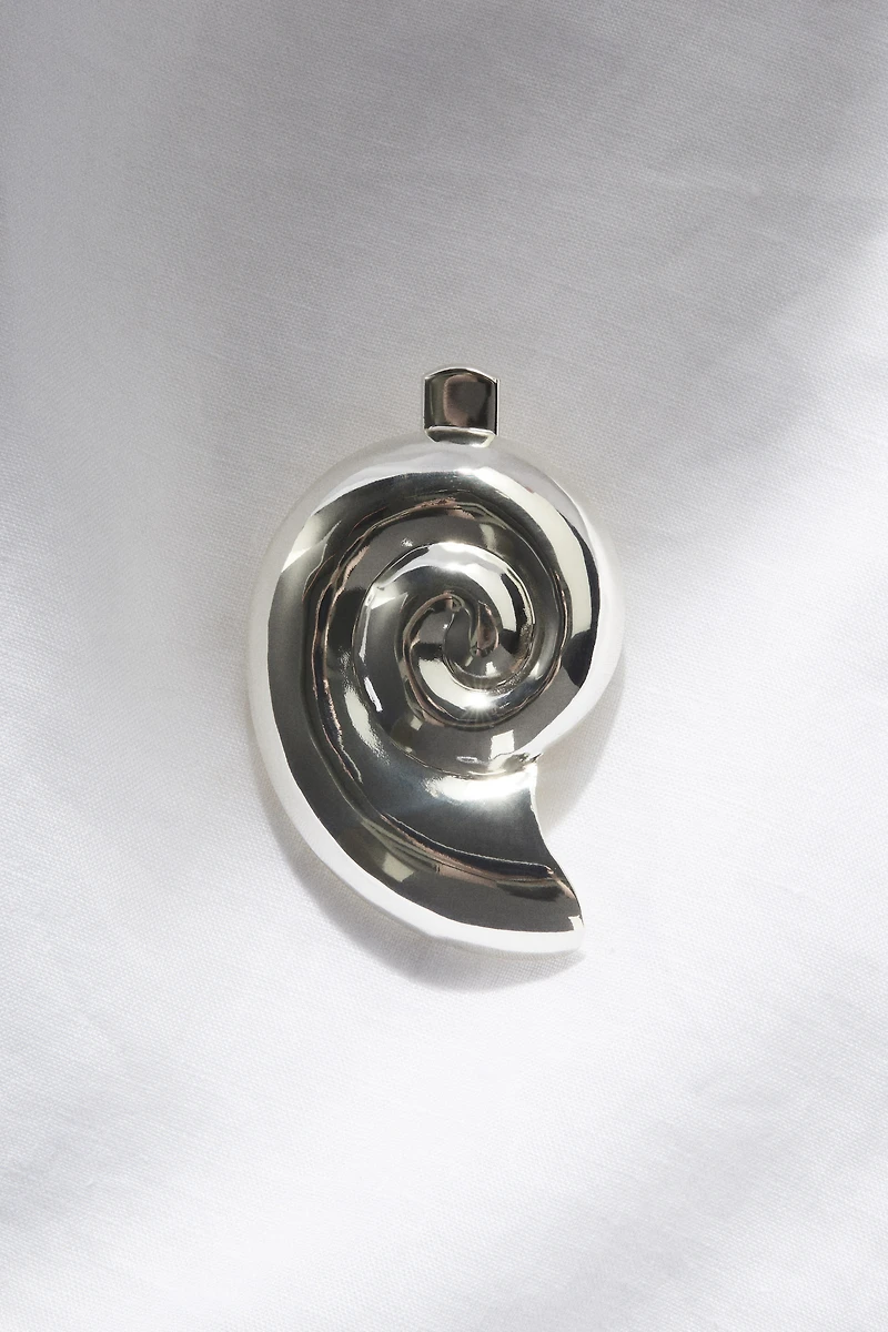Shell-Shaped Hair Clip