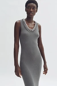 Robe côtelée avec chaîne