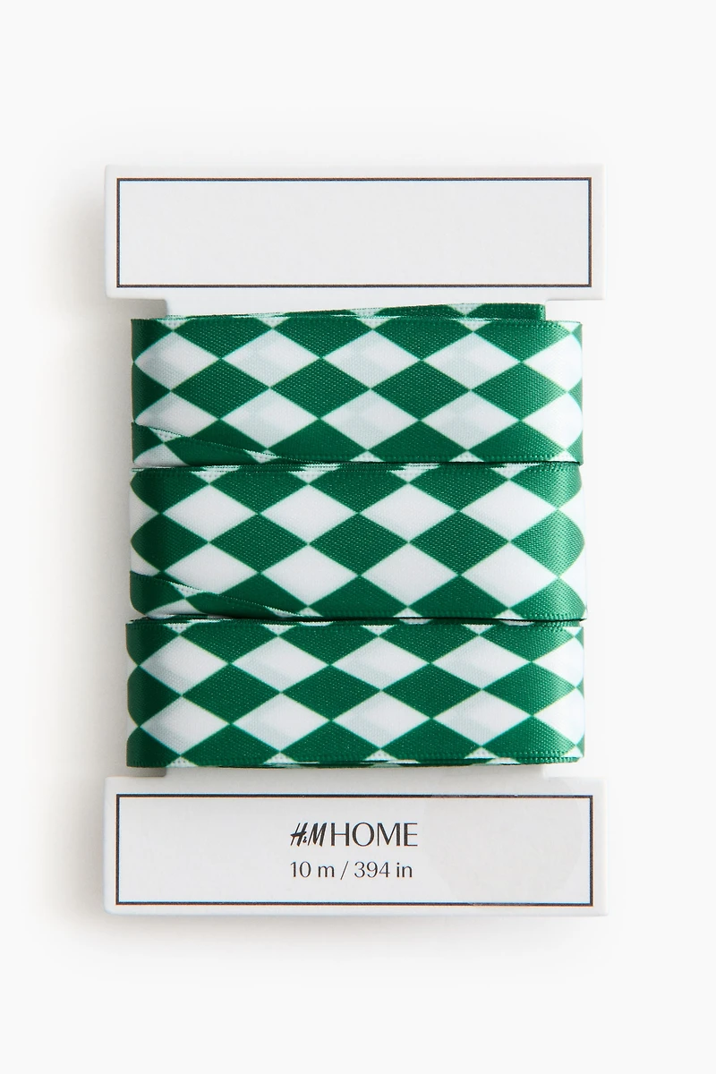 Diamond-Patterned Ribbon