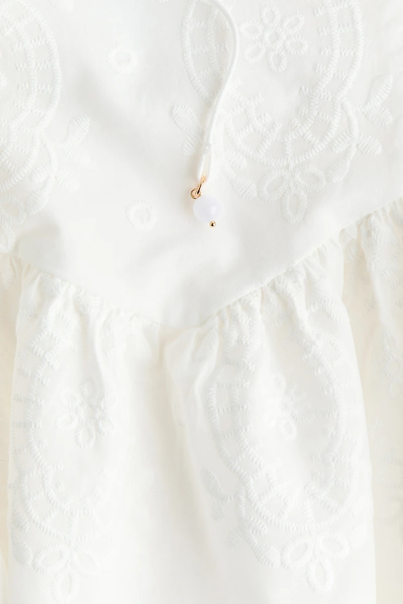 Robe brodée à jupe évasée