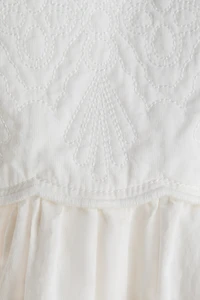Robe avec corsage brodé