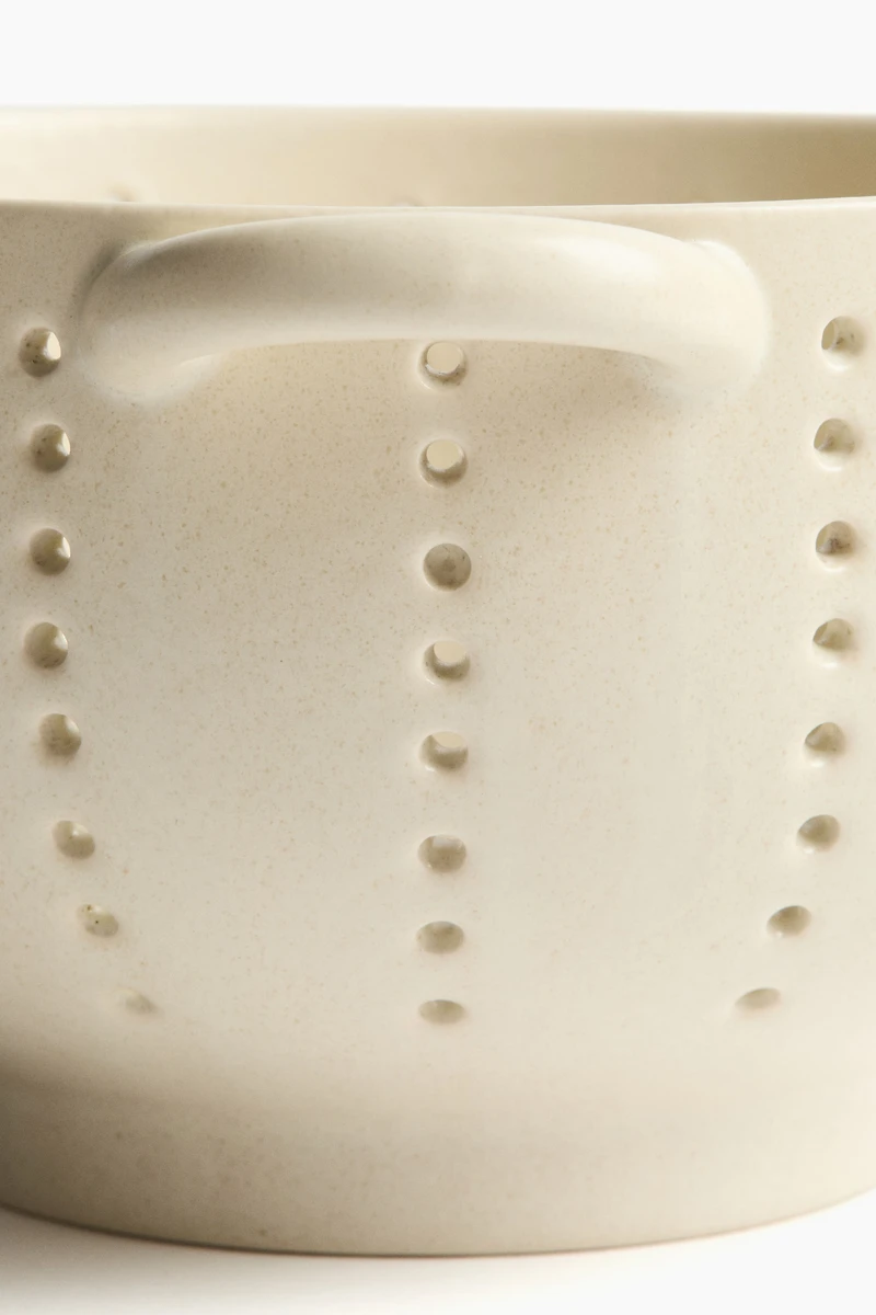 Reactive-Glaze Colander