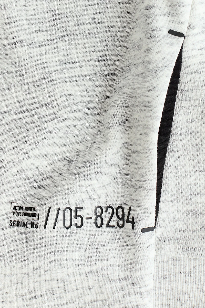 Veste à capuche et fermeture éclair