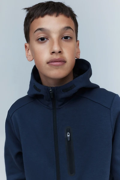 Veste de sport à fermeture éclair avec capuchon