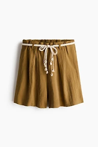 Short taille froncée avec ceinture à nouer