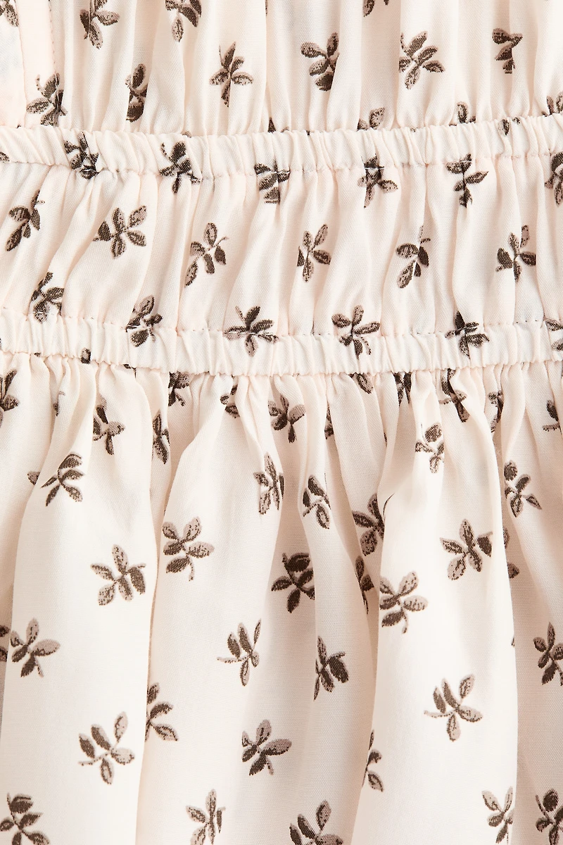 Blouse à manches volantées avec basque