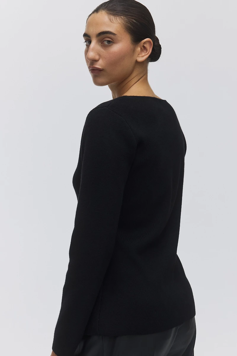 Gilet en tricot côtelé à encolure dégagée