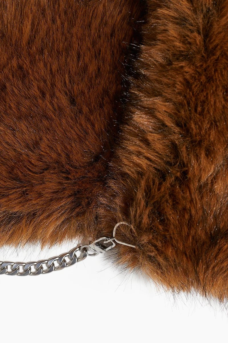 Chain-detail collar