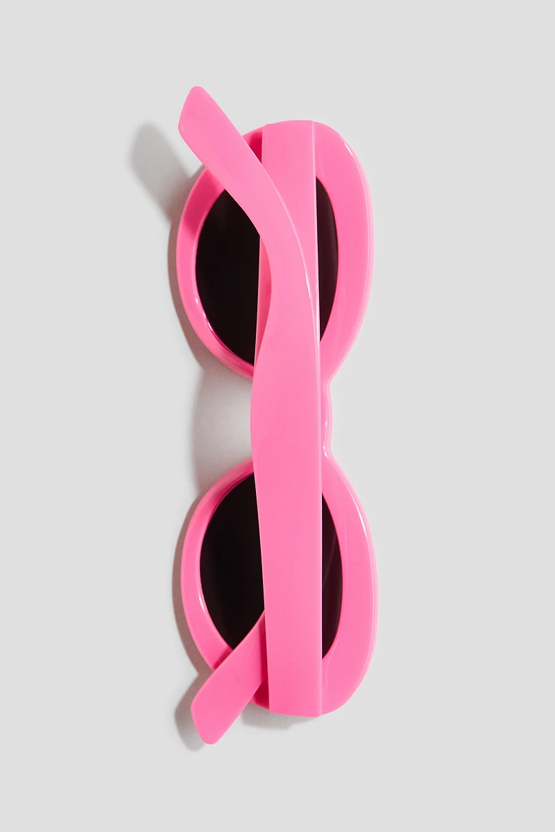 Sunglasses with Chain