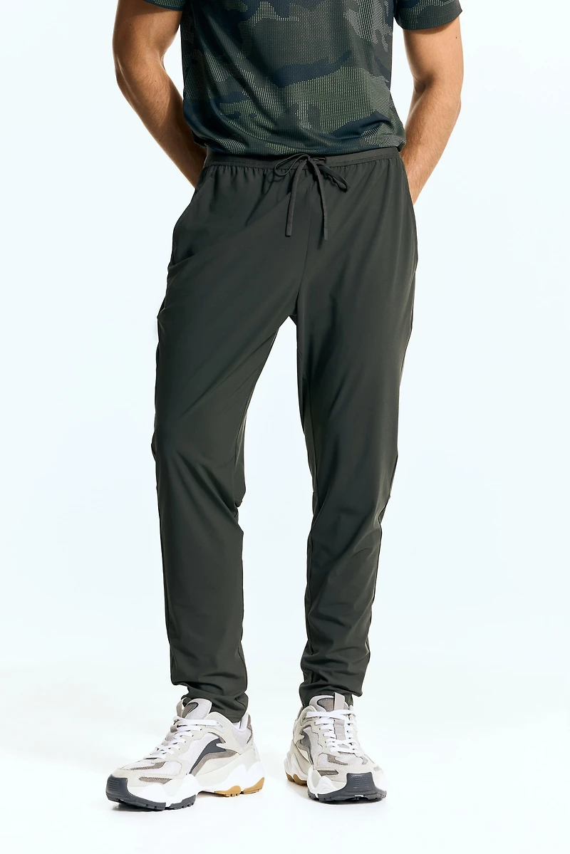 Slim-Fit Sports Pants with DryMove™