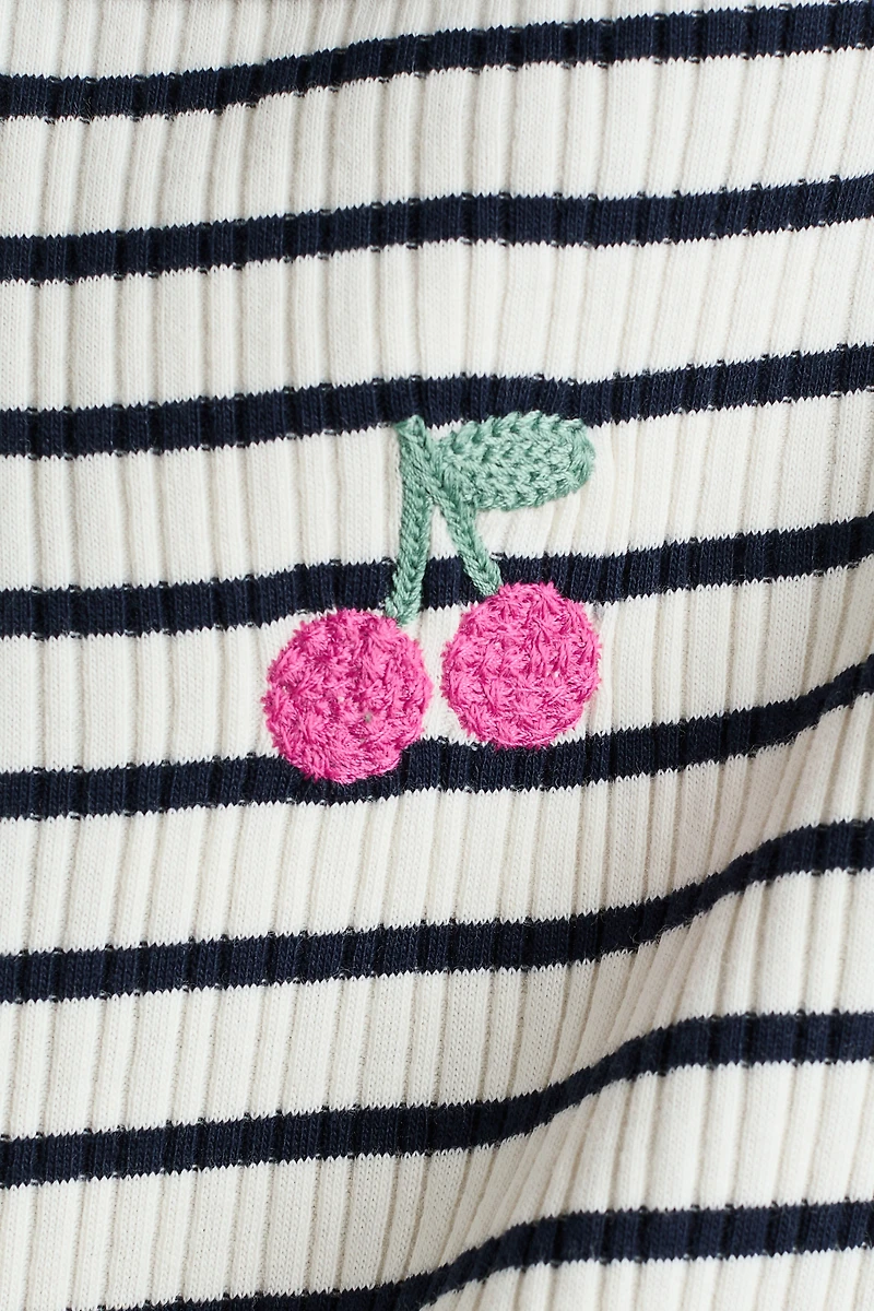 Robe à bretelles fines avec détail brodé