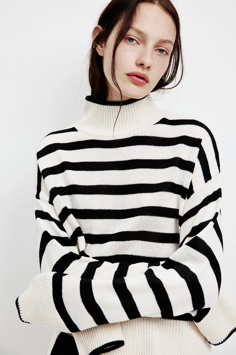 Fine-knit turtleneck jumper