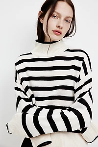 Fine-knit turtleneck jumper