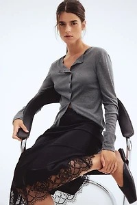 Haut à boutons en fin tricot