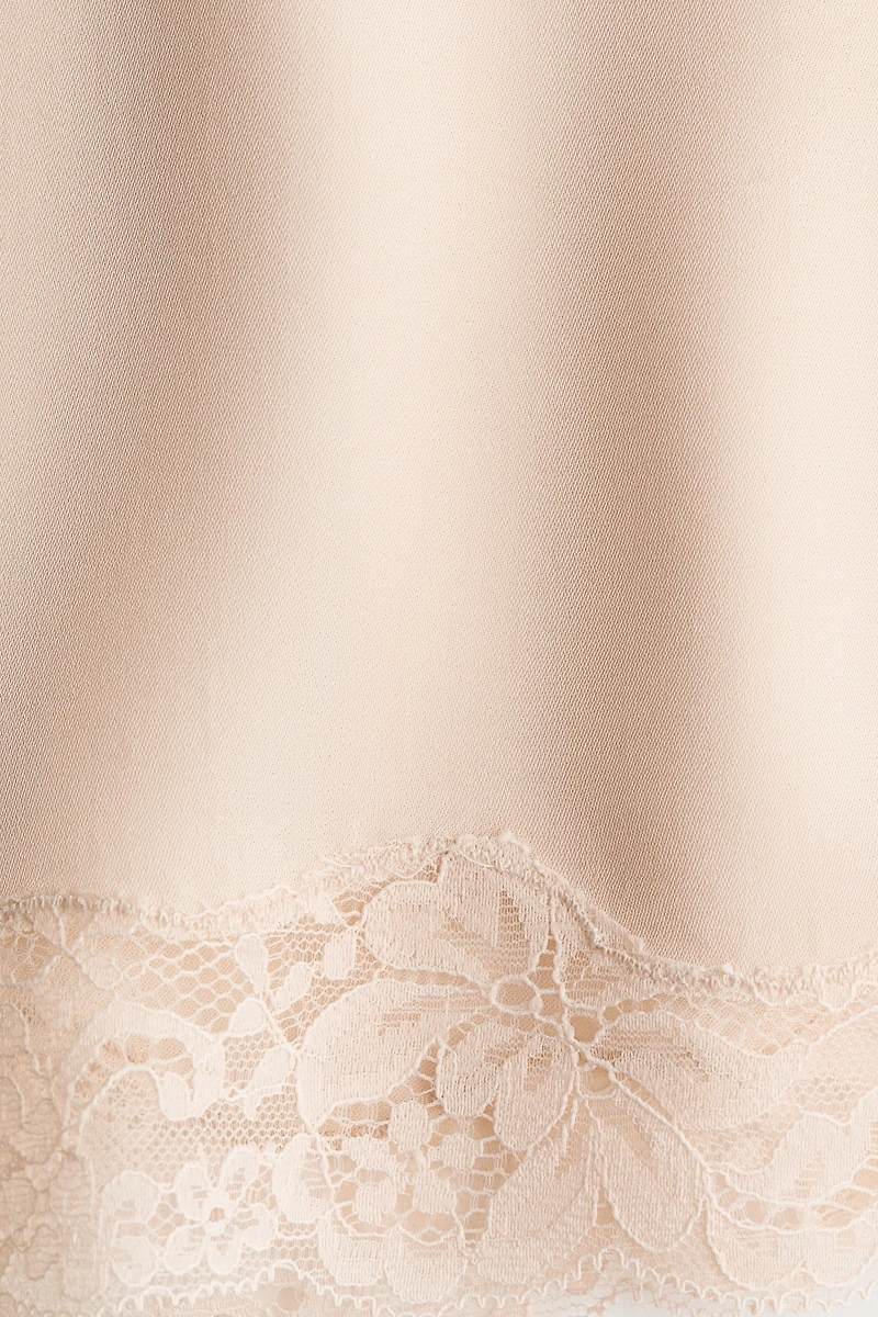 Haut à bretelles fines avec dentelle