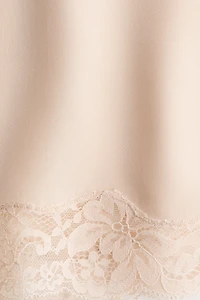 Haut à bretelles fines avec dentelle