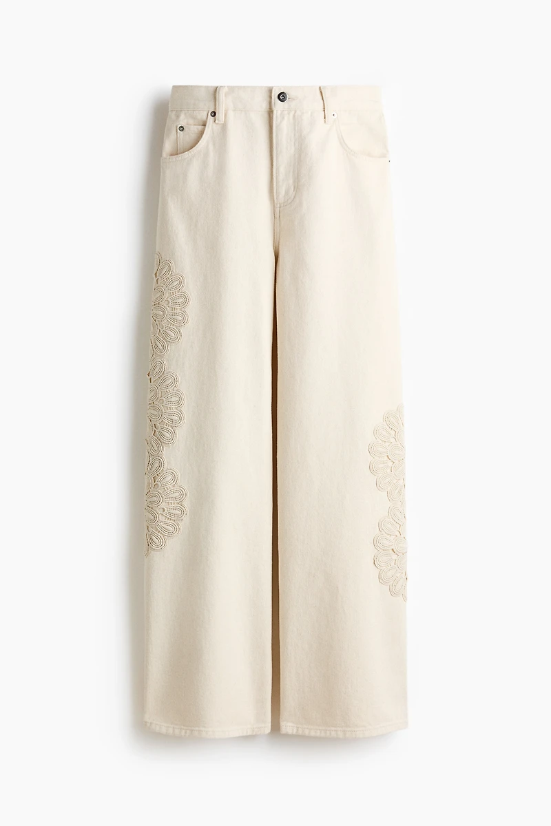 Jean avec détails style crocheté