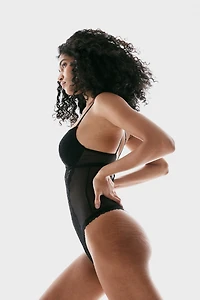 Maillot tanga pigeonnant en dentelle