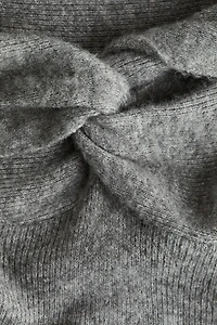 Robe à épaules dénudées en fin tricot