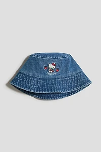 Chapeau en denim avec broderies