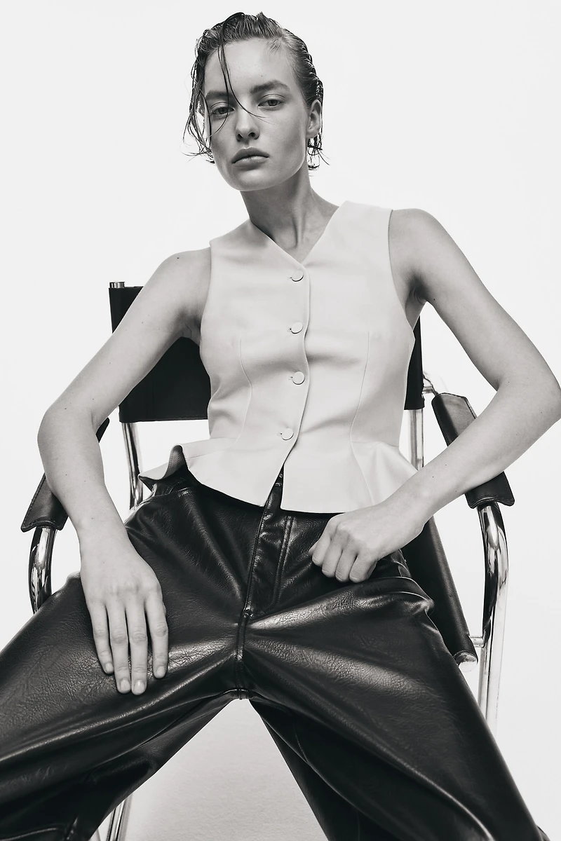 Chandail sans manches avec encolure en V et basque