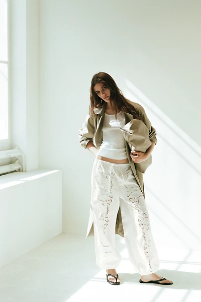 Pantalon ballon avec broderie anglaise