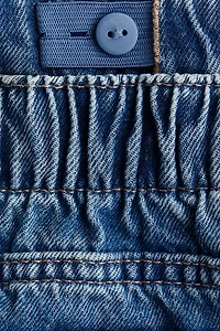 Loose-Fit Wide-Leg Jeans