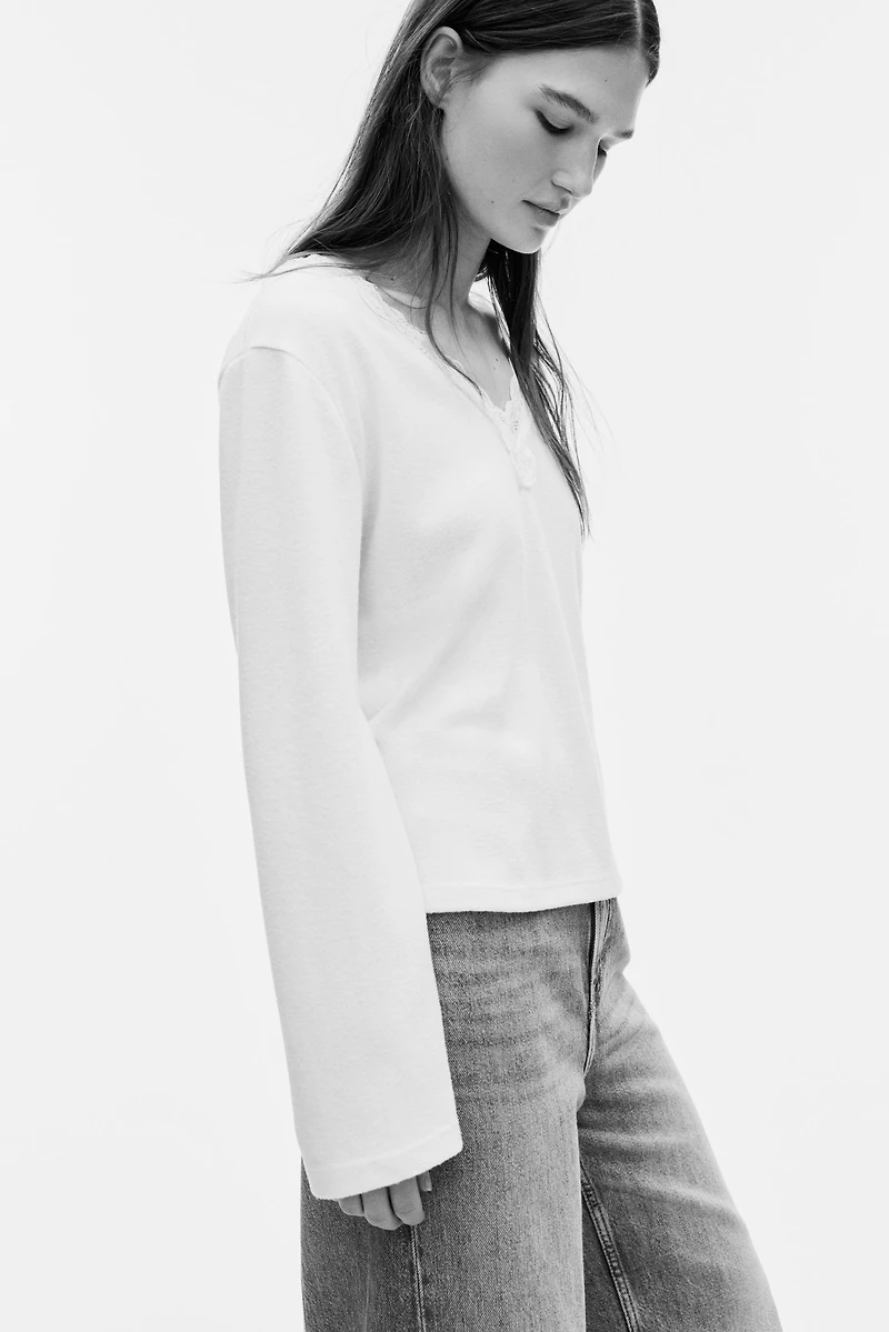 Haut en tricot avec dentelle