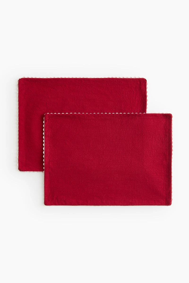 2-Pack Scalloped-Edge Placemats